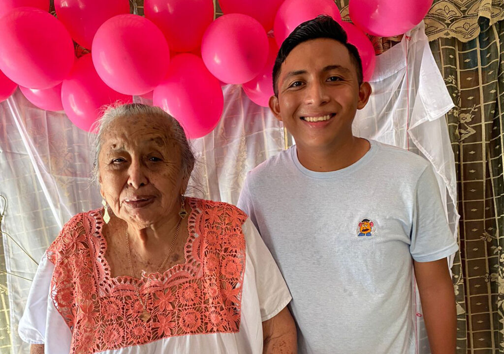 ¿TikTok en lengua maya? El joven que enseña su idioma materno y rompe el estigma entre sus hablantes en México