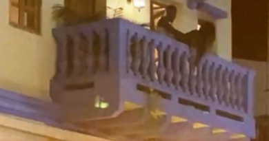 Caratgena: A plena luz del día, pareja pillada teniendo relaciones sexuales, pero esta vez en un balcón [VIDEO+18]