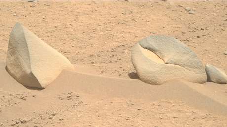 El róver Perseverance capta en Marte una roca con forma de sombrero